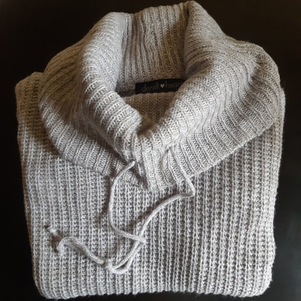 Derek Heart Gray and White Acrylic Knit Cowl Turtleneck Drawstring Sweater Med